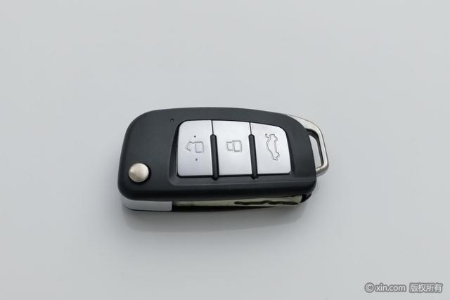 Geely Emgrand 2025 4 1.5 L MT — фото 6