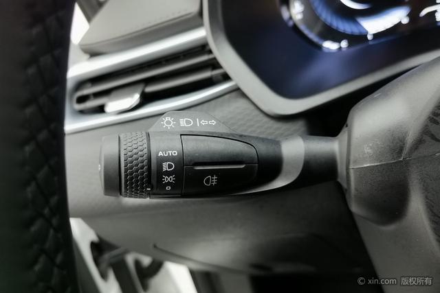 Geely Emgrand 2025 4 1.5 L MT — фото 16