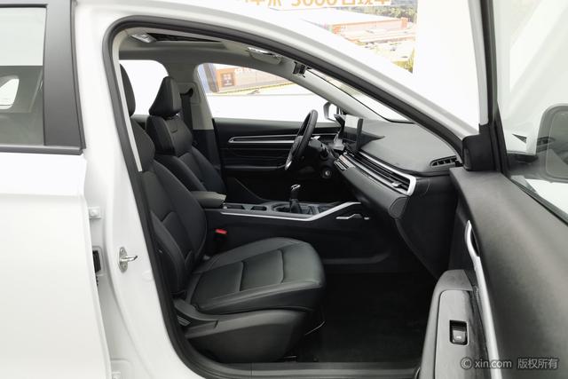 Geely Emgrand 2025 4 1.5 L MT — фото 19