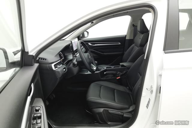Geely Emgrand 2025 4 1.5 L MT — фото 17
