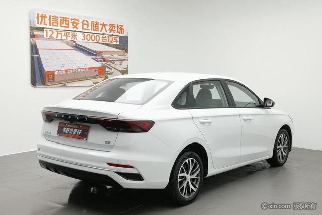 Geely Emgrand 2025 4 1.5 L MT — фото 4