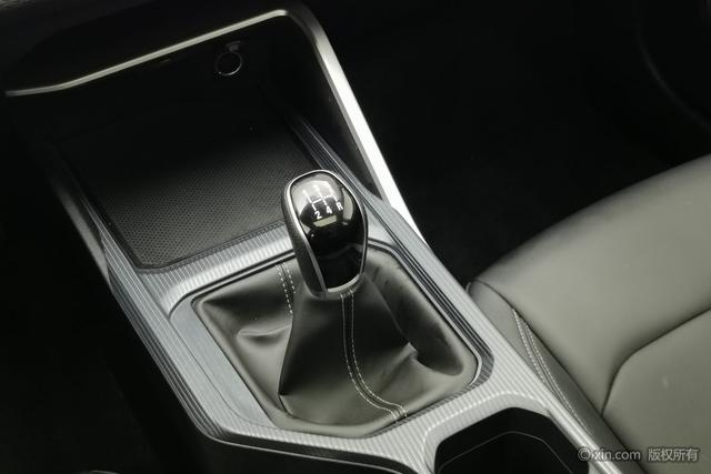 Geely Emgrand 2025 4 1.5 L MT — фото 15