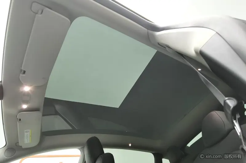Tesla Model Y — фото 13