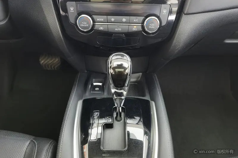 Nissan X-Trail 2.0 L 2 WD — фото 10