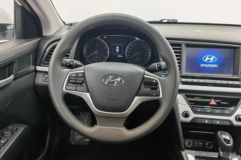 Hyundai Elantra — фото 9