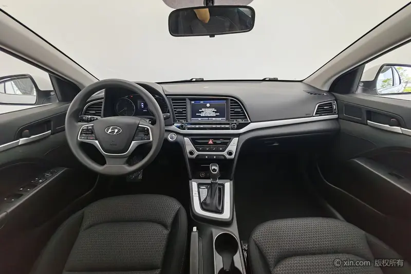 Hyundai Elantra — фото 8