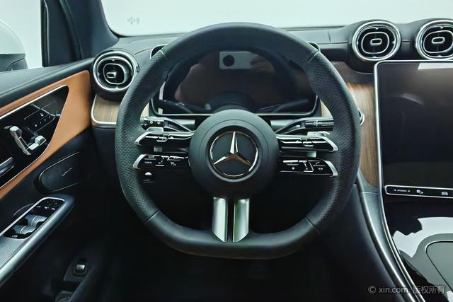 Mercedes-Benz GLC 2023 Белый из Китая, фото 2