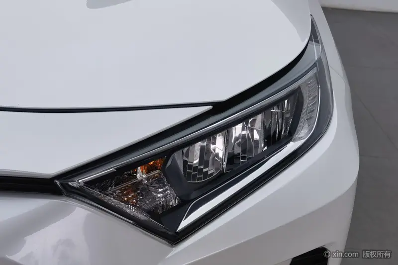 Toyota RAV4 — фото 5