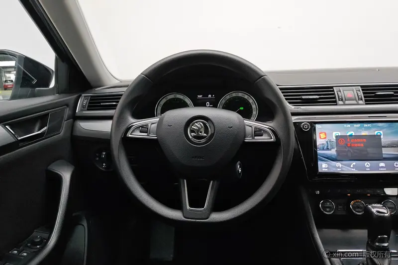 Skoda Superb — фото 9