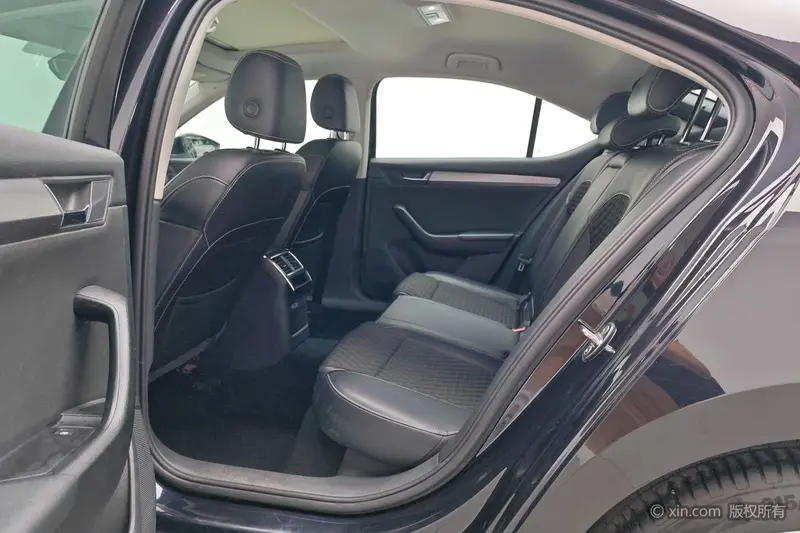 Skoda Superb — фото 14