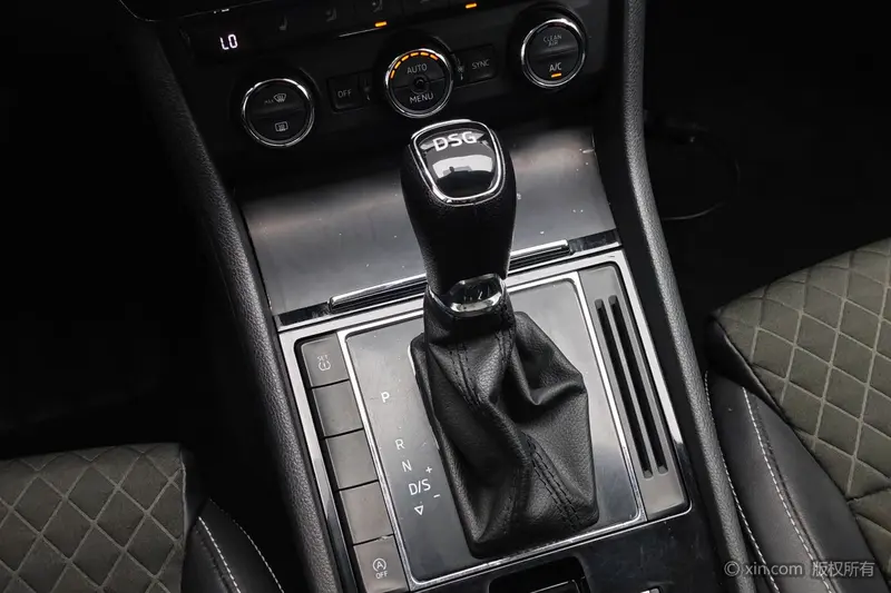 Skoda Superb — фото 10