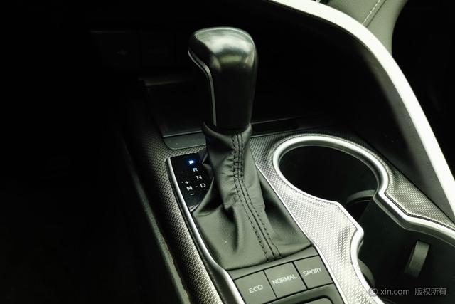Toyota Camry 2022 2.0 S — фото 15