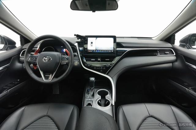 Toyota Camry 2022 2.0 S — фото 13