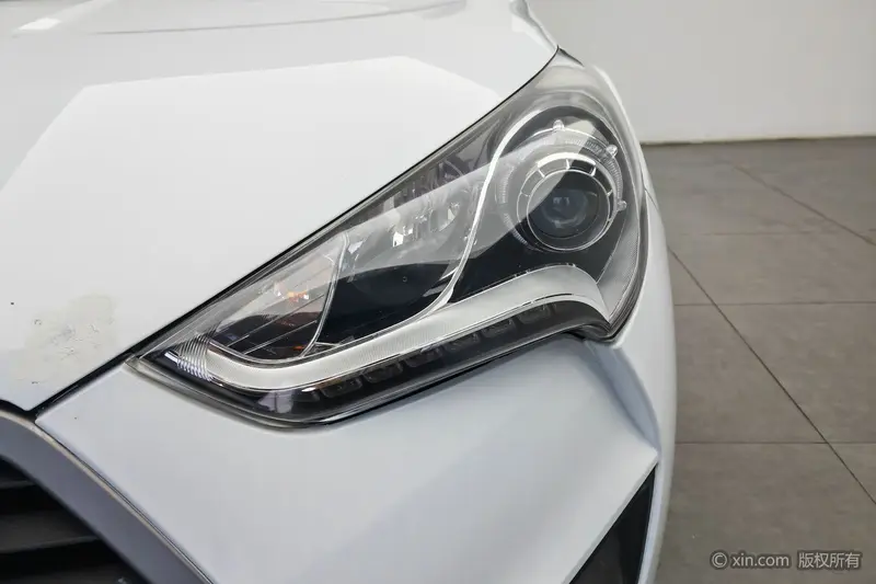 Hyundai Veloster — фото 5