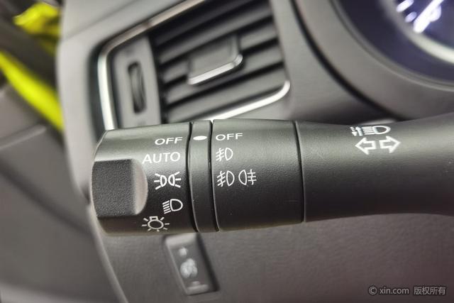 Nissan TIIDA 2016 1.6 L CVT — фото 16