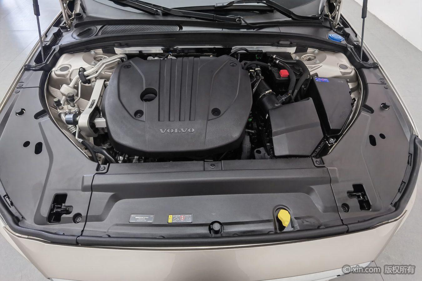 Volvo S90 2025 B5 Luxury