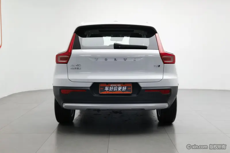 Volvo XC40 — фото 3