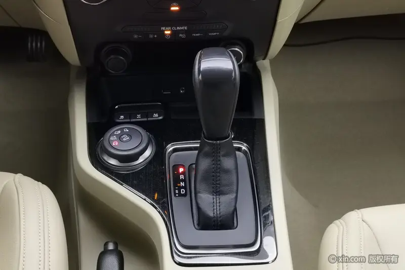 Ford Everest — фото 10