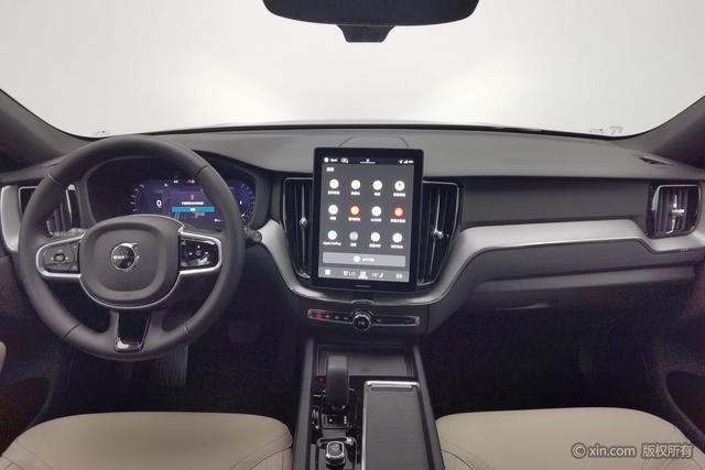 Volvo XC60 2026 B 5 4 WD — фото 15