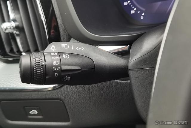 Volvo XC60 2026 B 5 4 WD — фото 18