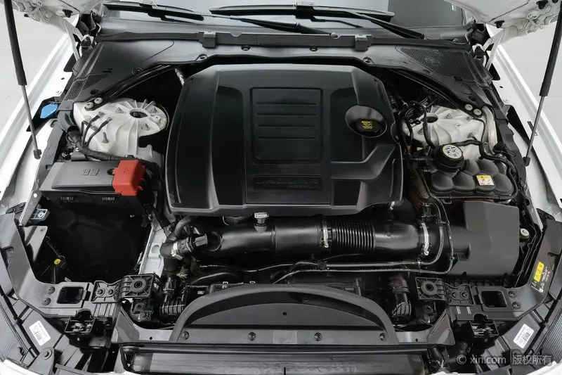 Jaguar XFL 2.0 T P 250 2 WDSport — фото 6