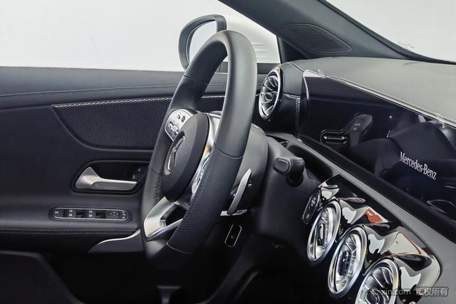 Mercedes-Benz A-Class 2022 A 200 L — фото 16