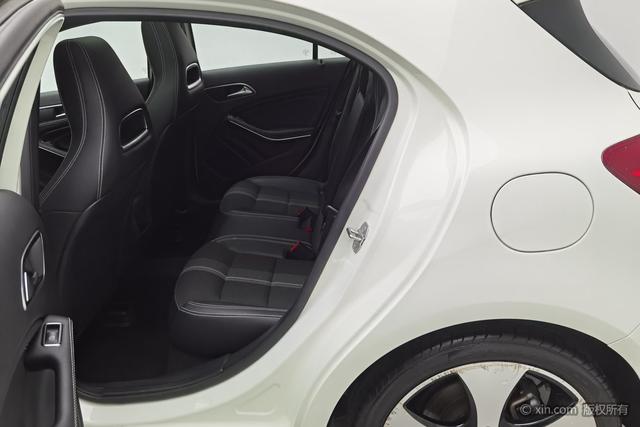 Mercedes-Benz A-Class 2018 A 200 — фото 19