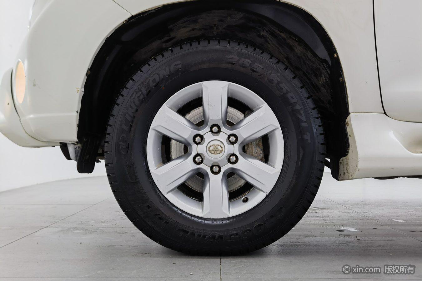 Toyota Land Cruiser Prado 2015 2.7L AT Standard