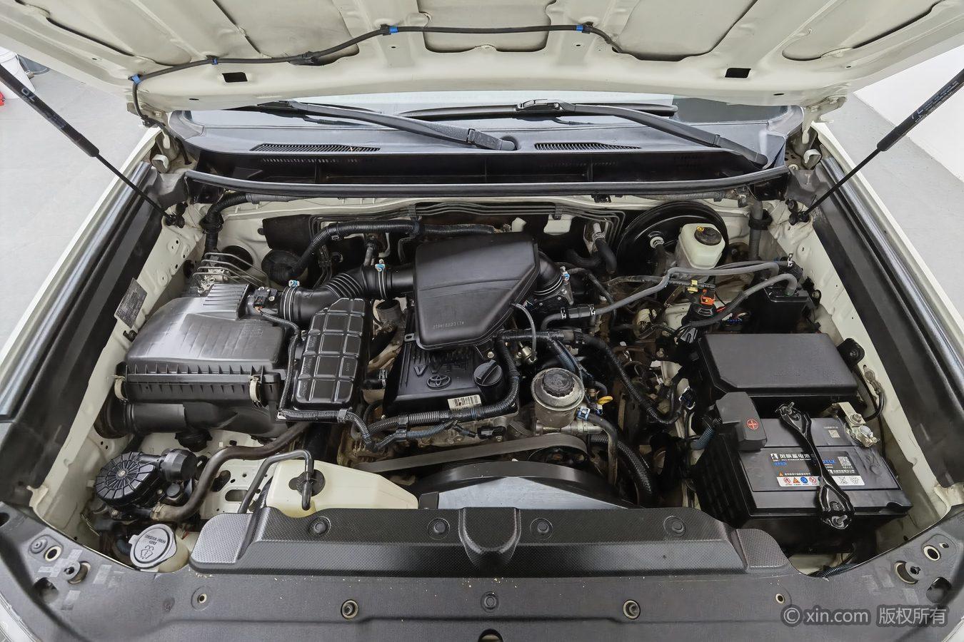 Toyota Land Cruiser Prado 2015 2.7L AT Standard