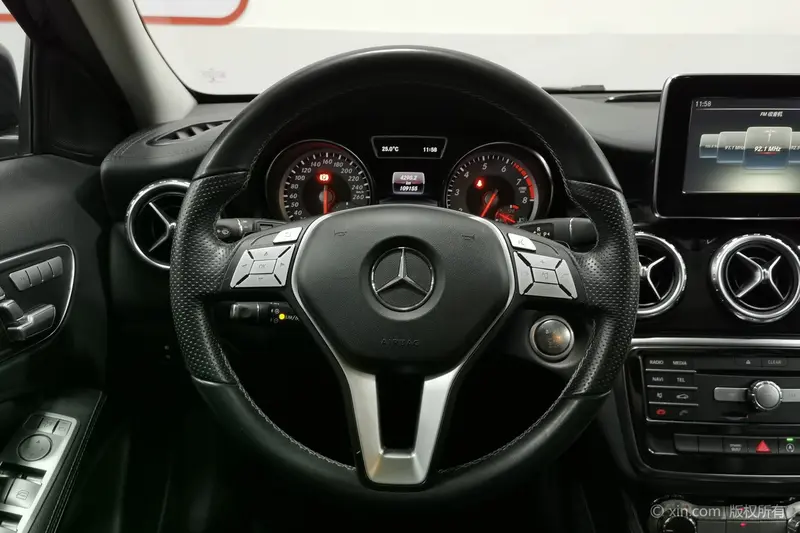 Mercedes-Benz GLA — фото 9