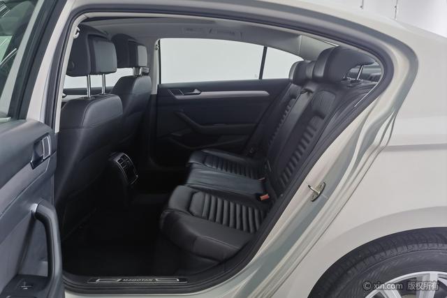 Volkswagen Magotan 2017 330 TSI DSG Leading — фото 19