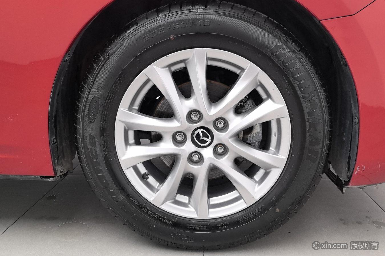 Mazda Mazda3 3 2017 1.5L AT Luxury V
