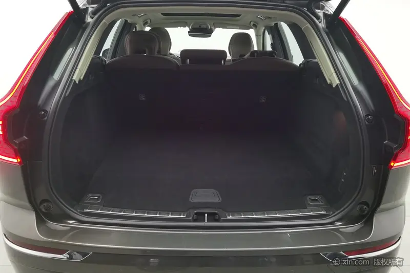 Volvo XC60 — фото 17