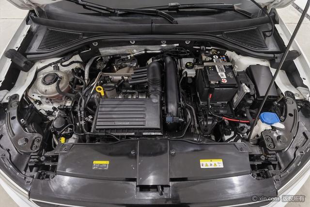 Volkswagen T-Roc 2022 280 TSI DSG 2 WD PLUS — фото 5