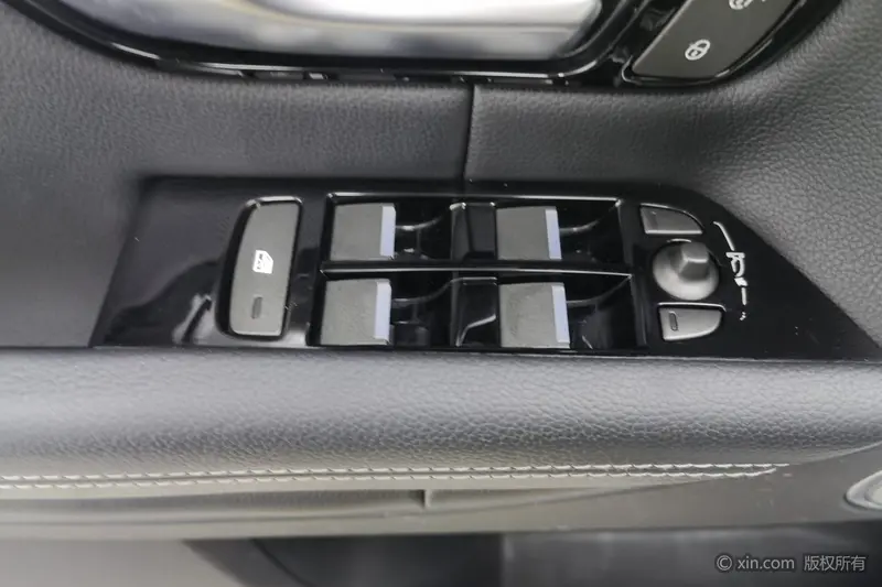 Land Rover Range Rover Evoque — фото 18
