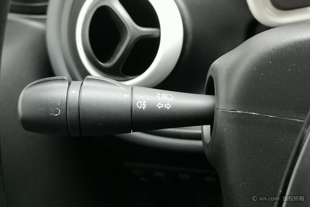 smart fortwo 2015 1.0 L 52 — фото 18