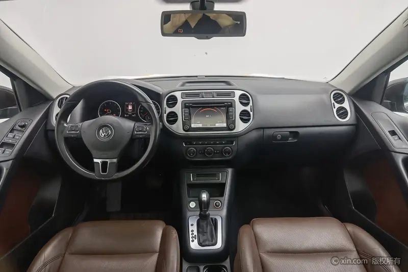 Volkswagen Tiguan — фото 8