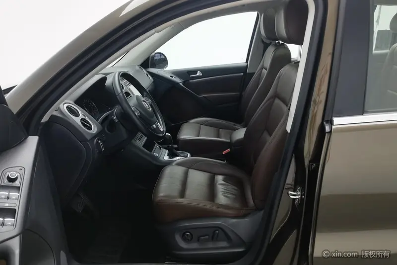 Volkswagen Tiguan — фото 12
