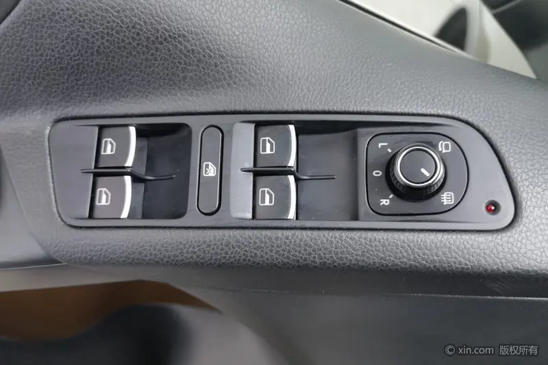 Volkswagen Tiguan — фото 17