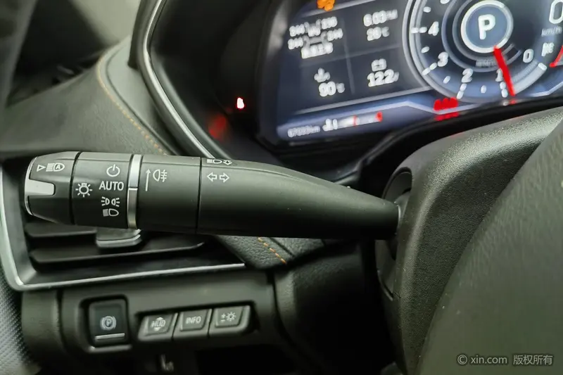 Cadillac CT5 — фото 11