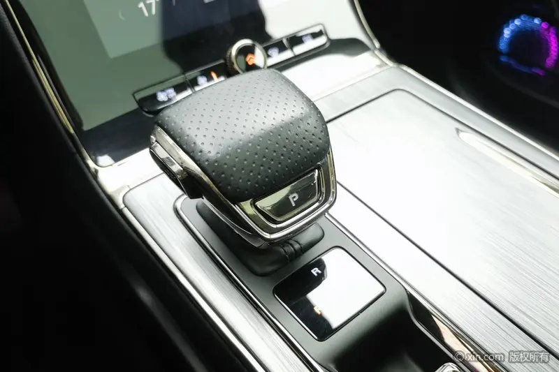 Roewe RX5 — фото 10