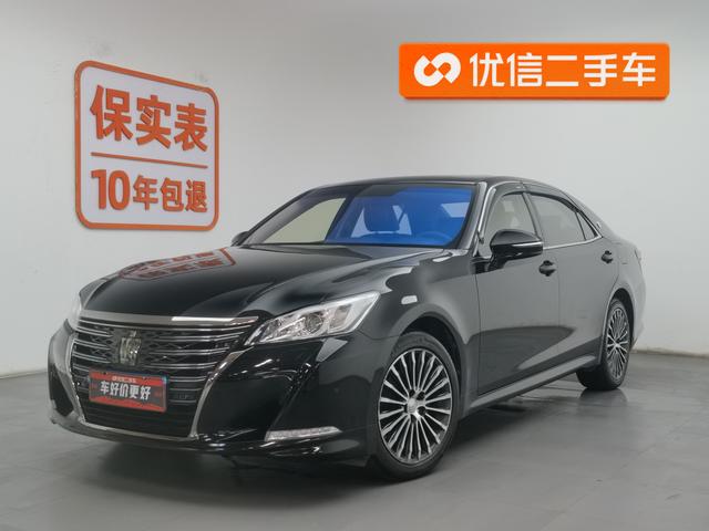 Toyota Crown 2018 года выпуска