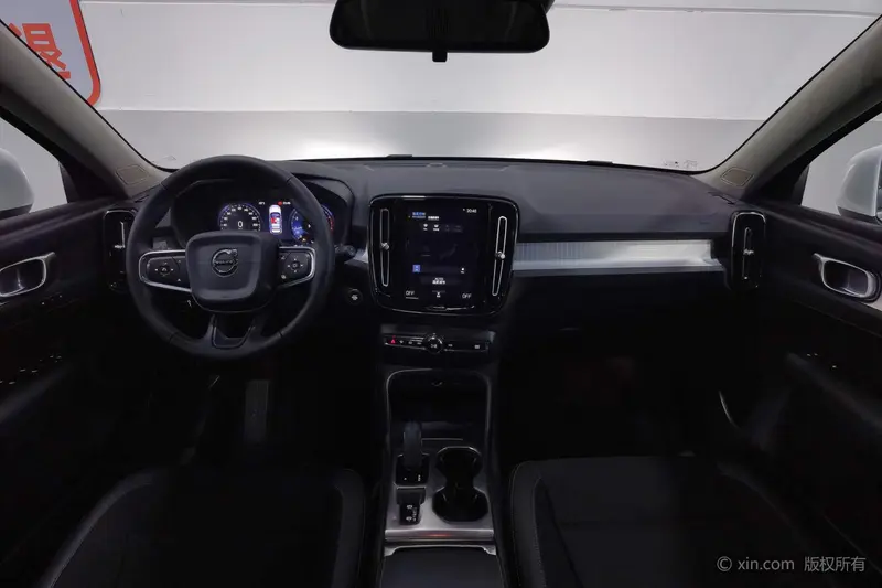 Volvo XC 40 T 3 2 WD — фото 8