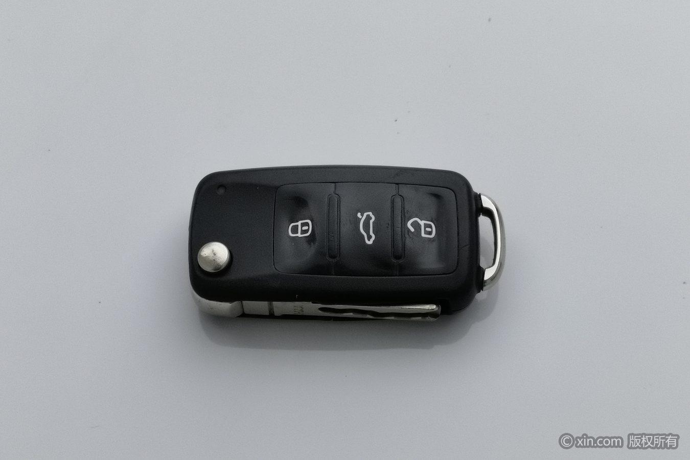 Volkswagen Sagitar 2015 1.6L AT Comfort