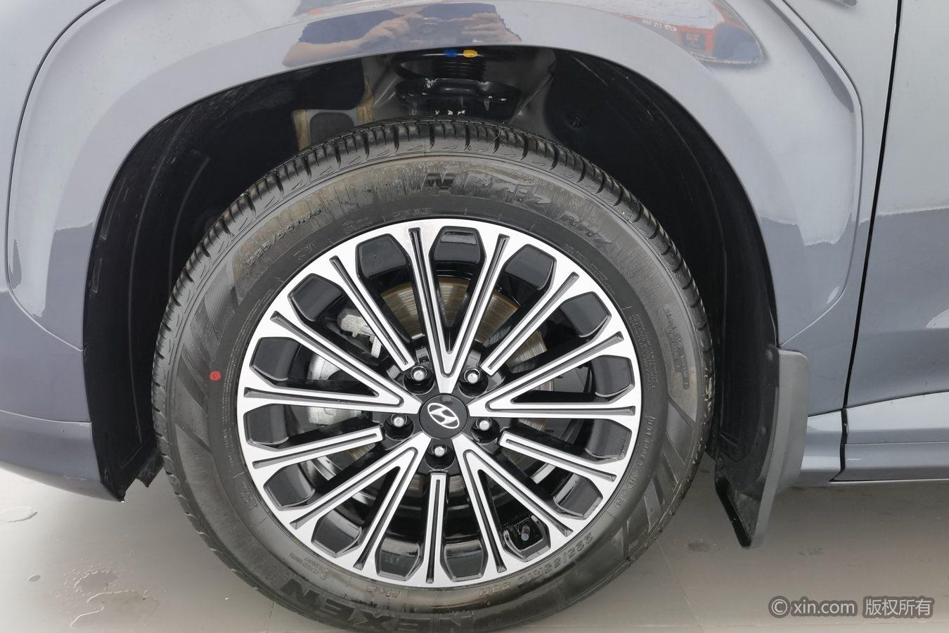 Hyundai Custo 2024 270TGDi LUX Luxury