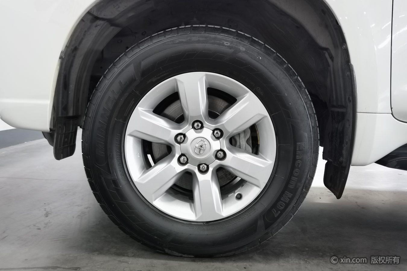 Toyota Land Cruiser Prado 2016 2.7L AT Luxury