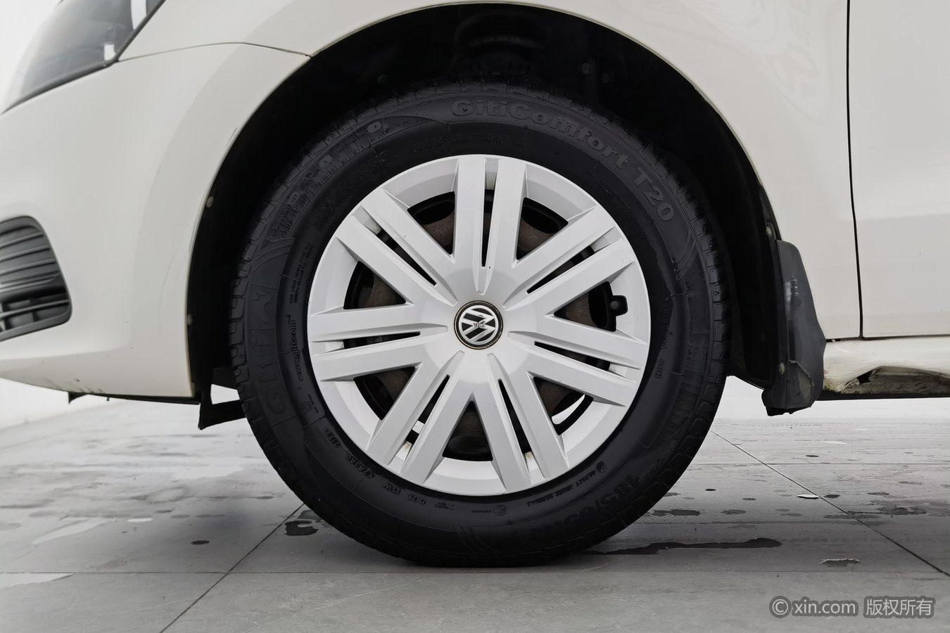 Volkswagen Polo 2014 1.4L MT