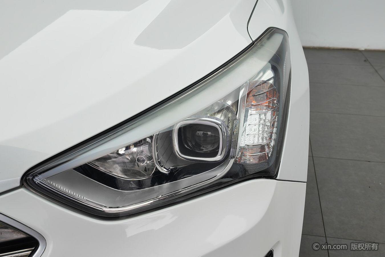 Hyundai Santa Fe 2015 2.0T AT 5 мест