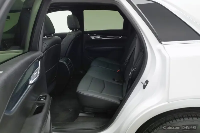 Cadillac XT5 — фото 15