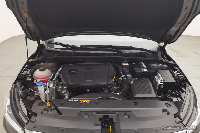 Geely Emgrand 2025 4 1.5 L MT — фото 5